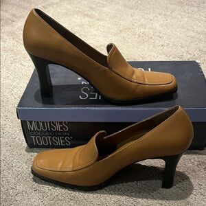 Mootsies Tootsies Classic Brown Heels